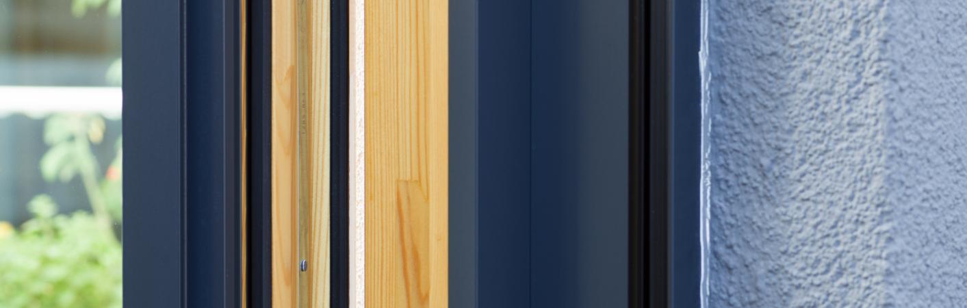 Oberfläche Holz-Aluminium-Fenster